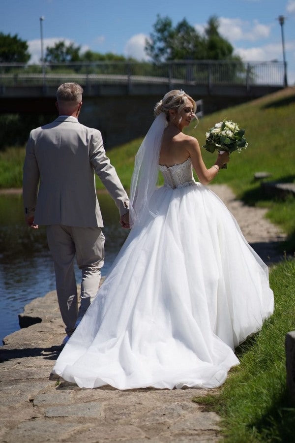 Simple Princess Long A-Line Sleeveless Wedding Dress with Lace