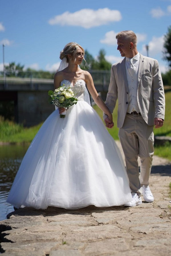 Simple Princess Long A-Line Sleeveless Wedding Dress with Lace