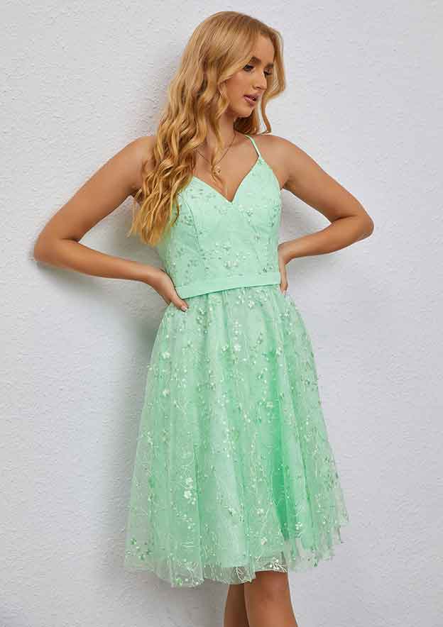 Sparkle in Style with Elegant A-line V Neck Sleeveless Tulle Short Prom Dress with Glitter Lace Appliqu¨¦