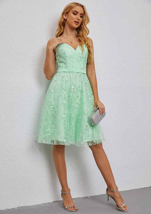 Sparkle in Style with Elegant A-line V Neck Sleeveless Tulle Short Prom Dress with Glitter Lace Appliqu¨¦