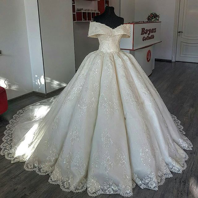 Unique Off-the-shoulder A-line Lace Wedding Dresses Satin Ruffles Bridal Gowns With Appliques